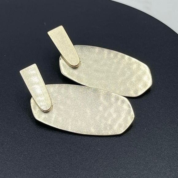 Sold!!!
Kendra Scott Hammered Gold Plated Aragon Dangle Modern Earrings - Picture 1 of 10